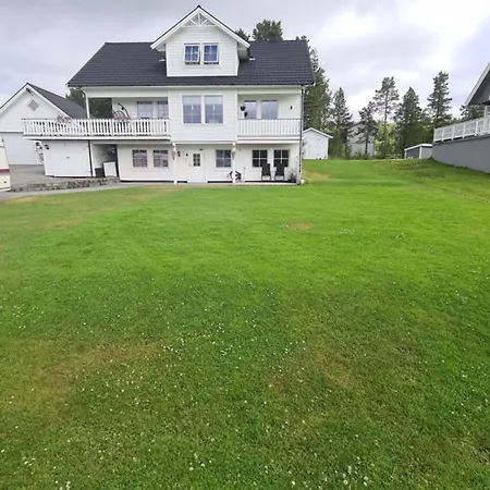 Sentrumsnaer Sokkelleilighet Apartment Bardu