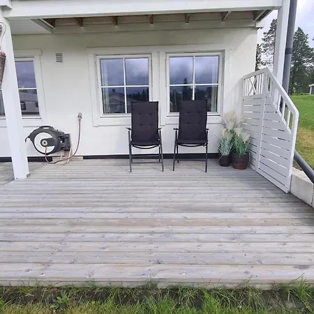 Sentrumsnaer Sokkelleilighet شقة Bardu