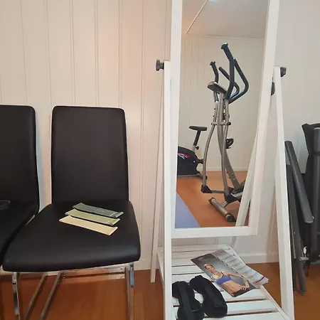 شقة Sentrumsnaer Sokkelleilighet