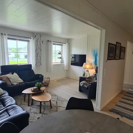 Sentrumsnaer Sokkelleilighet شقة *